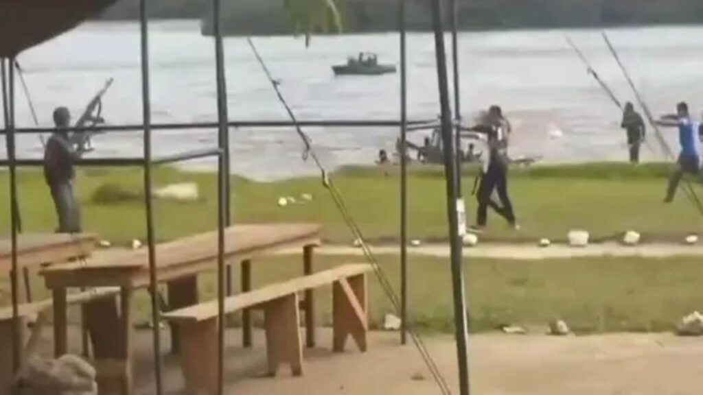 Con flechas y lanzas: Indígenas intentaron tomar puesto de control de la FANB en Amazonas (Videos)