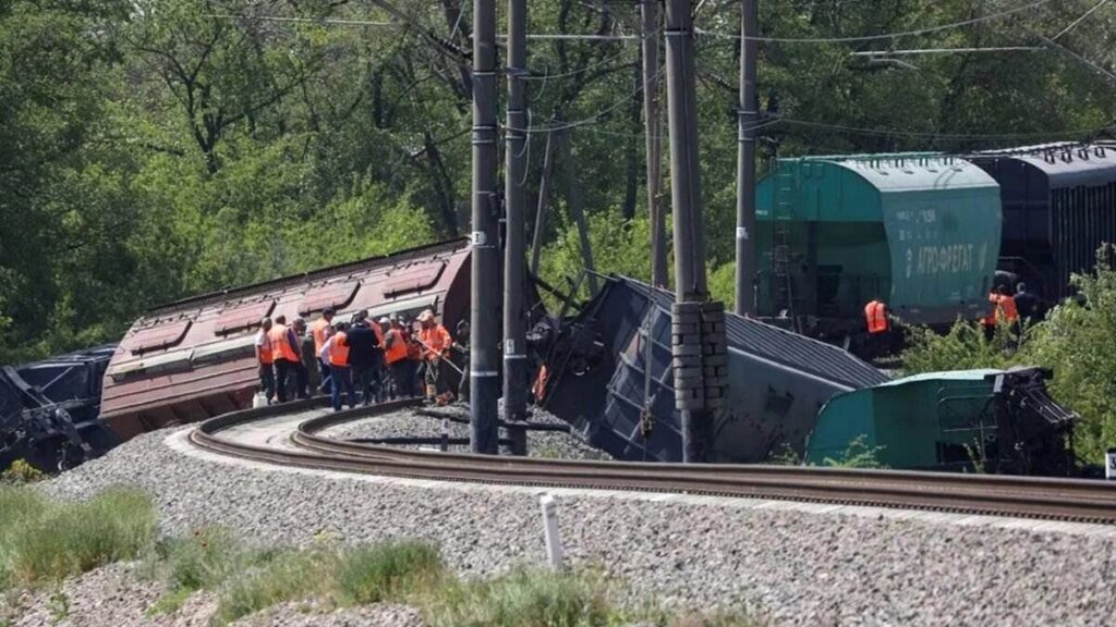 Explosión provoca descarrilamiento de un tren en Crimea (Video)