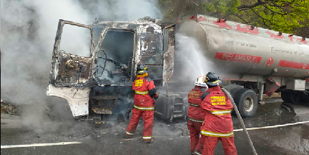 VIDEO | Se incendió gandola de Pdvsa cargada con combustible
