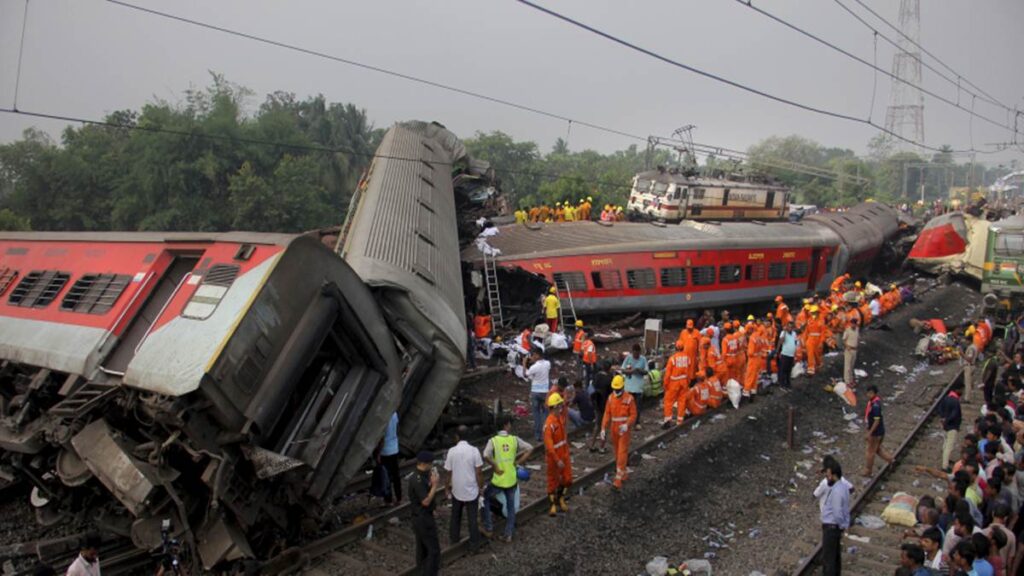 Ministro indio atribuye a un fallo de señalización el accidente de trenes