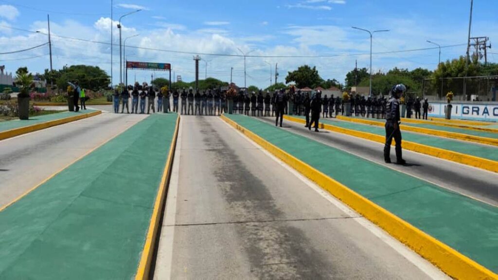 CAOS y TENSIÓN generó toma del Puente General «Rafael Urdaneta» por parte de indígenas Yukpas (Videos+Fotos)