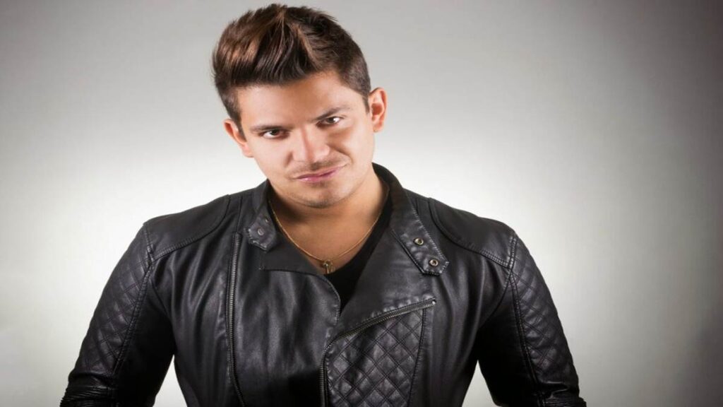 Oscarcito da paso a su nuevo nombre Yakozuki con canciones divertidas y fragancia íntima