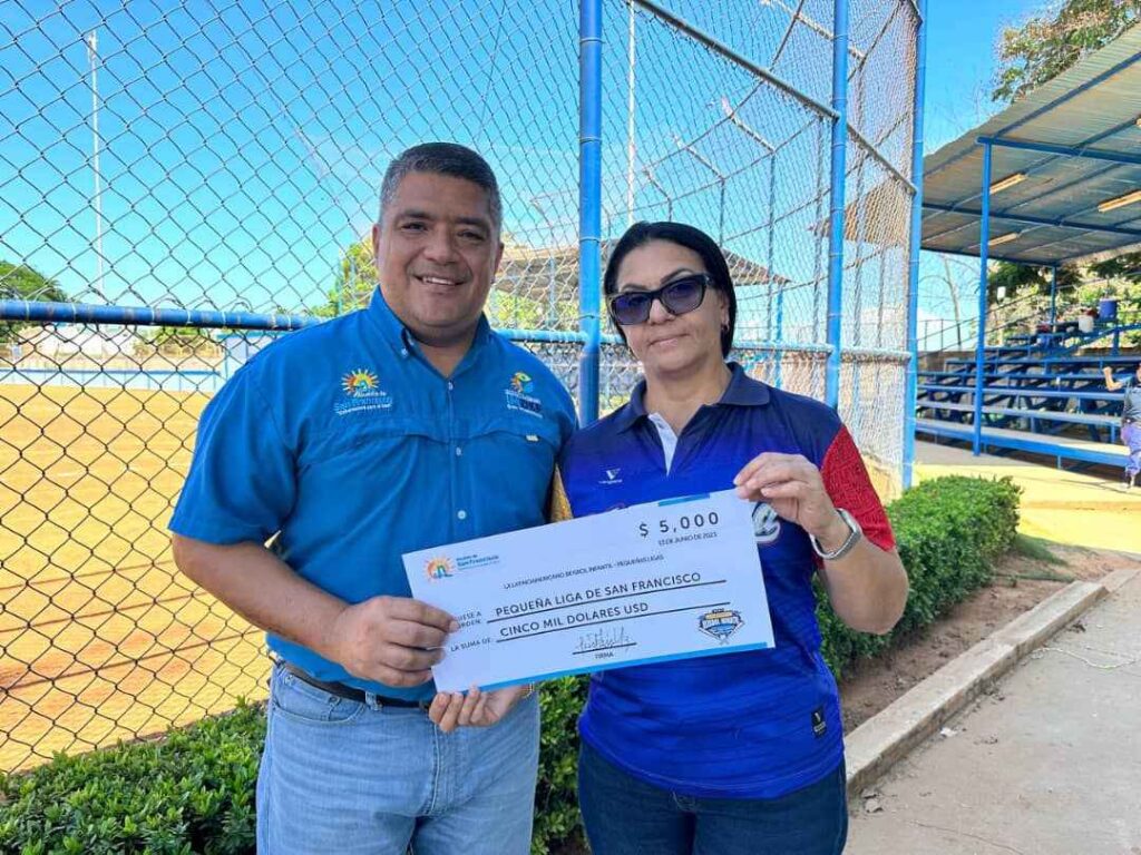 ¡APOYANDO EL DEPORTE! Alcaldía de San Francisco entrega donativo a la Pequeña Liga