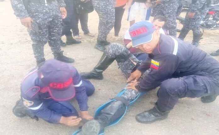Oficial de la PNB queda lesionado al colisionar moto contra Century
