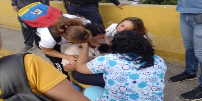 Caracas | Rescatistas «Manos de los Ángeles» evitan suicidio de adolescente