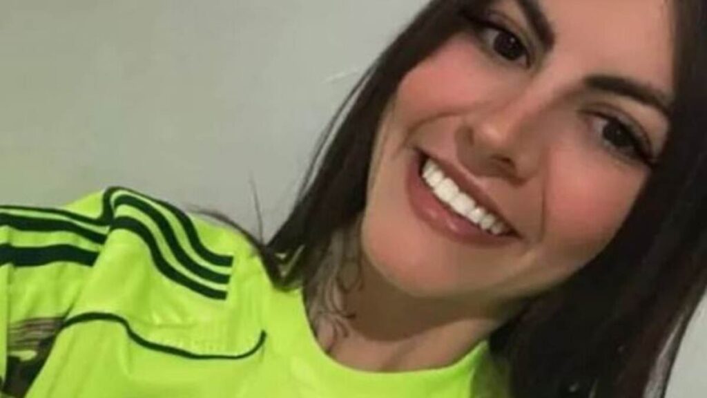 Fanática de 23 años muere de un botellazo en el cuello cuando hacía la cola para entrar al estadio de fútbol