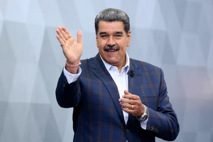 «Naciste para escribir tu nombre en la historia del deporte mundial»: Maduro felicita a Yulimar Rojas