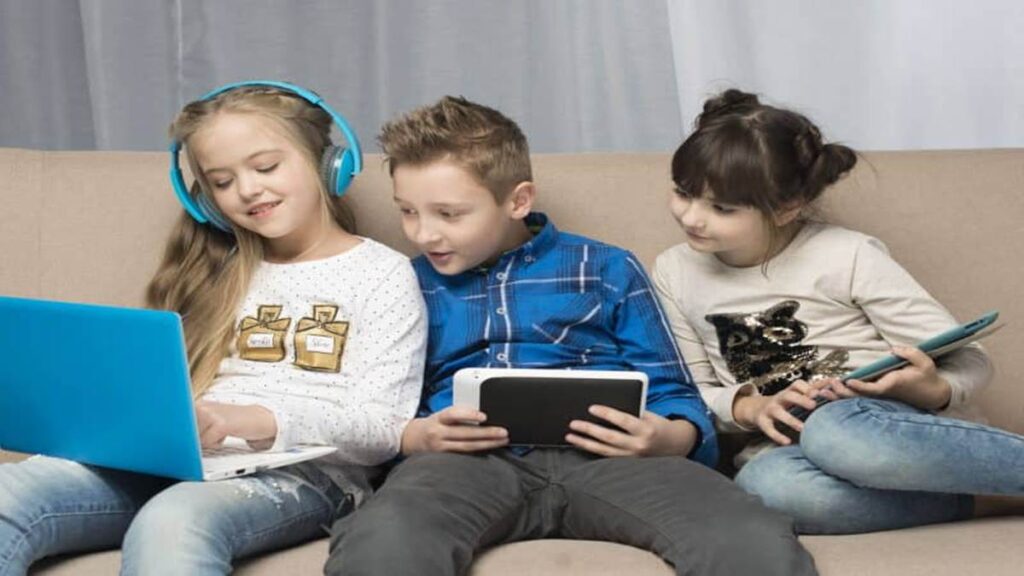 Conoce cinco consejos para cuidar la salud mental de niños y adolescentes en la era digital