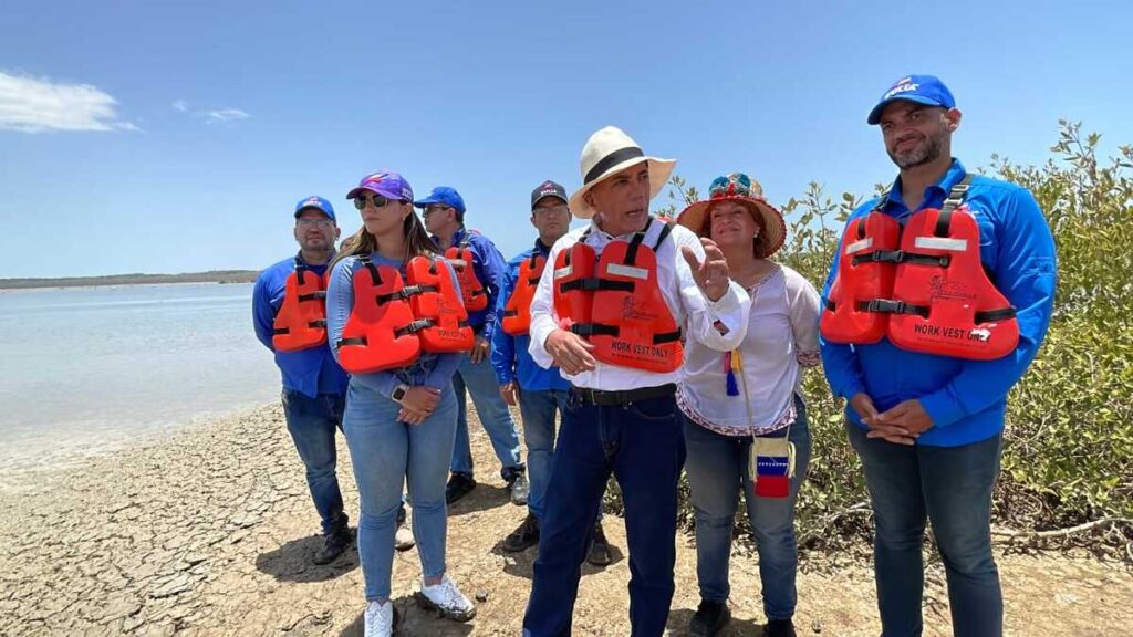 Gobernación del Zulia despliega gigantesco operativo de saneamiento en riberas del Lago de Maracaibo (Fotos)