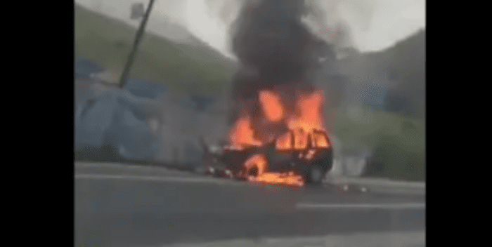 Vehículo se incendió en la autopista Caracas – La Guaira