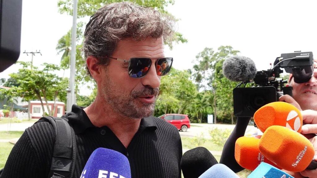 Rodolfo Sancho se disculpa por sus palabras al salir de reencontrarse con su hijo en la cárcel