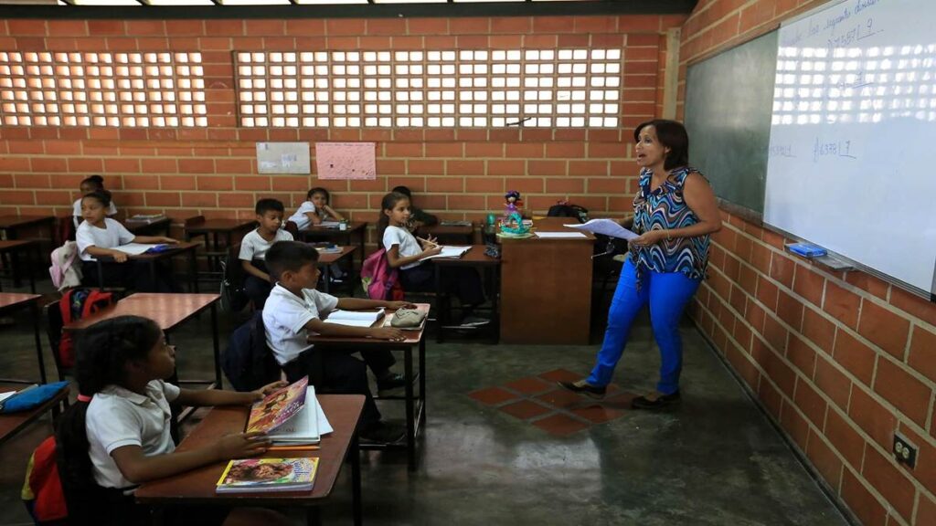 Suspenden comisiones de servicios para maestros: Sepa más