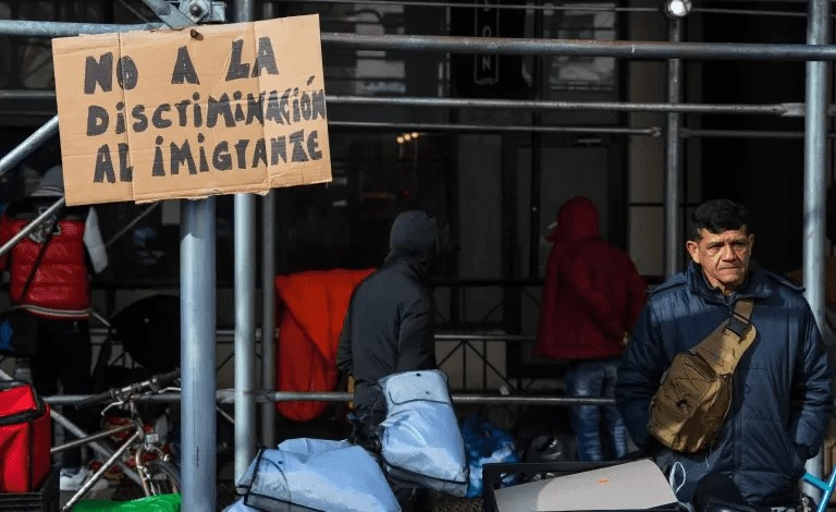 Crisis migratoria en Nueva York: cifra de indigentes alcanza los niveles de la Gran Depresión (Video)
