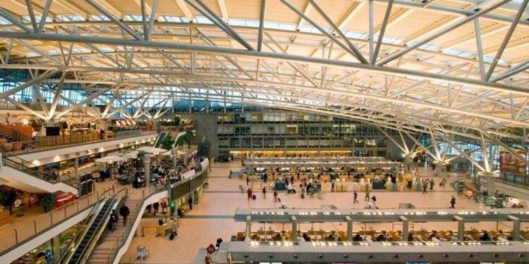 Interrumpen el tráfico aéreo en el aeropuerto de Hamburgo por amenaza de atentado