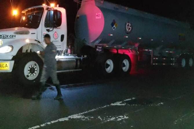 Dos heridos en ataque armado a camión cisterna en carretera Anzoátegui – Bolívar