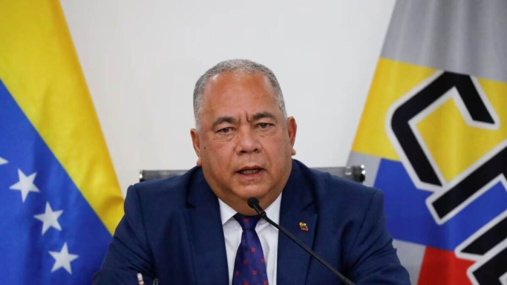 Elvis Amoroso desestima declaraciones del rector Delpino: «¿Ustedes lo han visto a él? Nosotros no somos vagos»