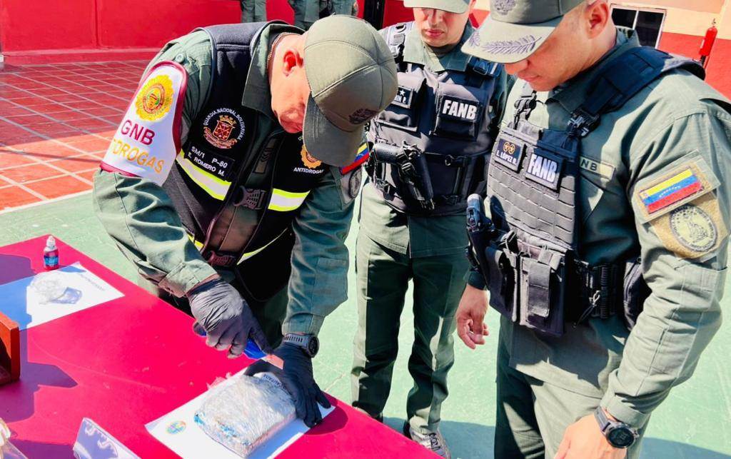 GNB detuvo en 15 días más de 10 antisociales dedicados al tráfico y ventas de drogas en el Zulia (Fotos)