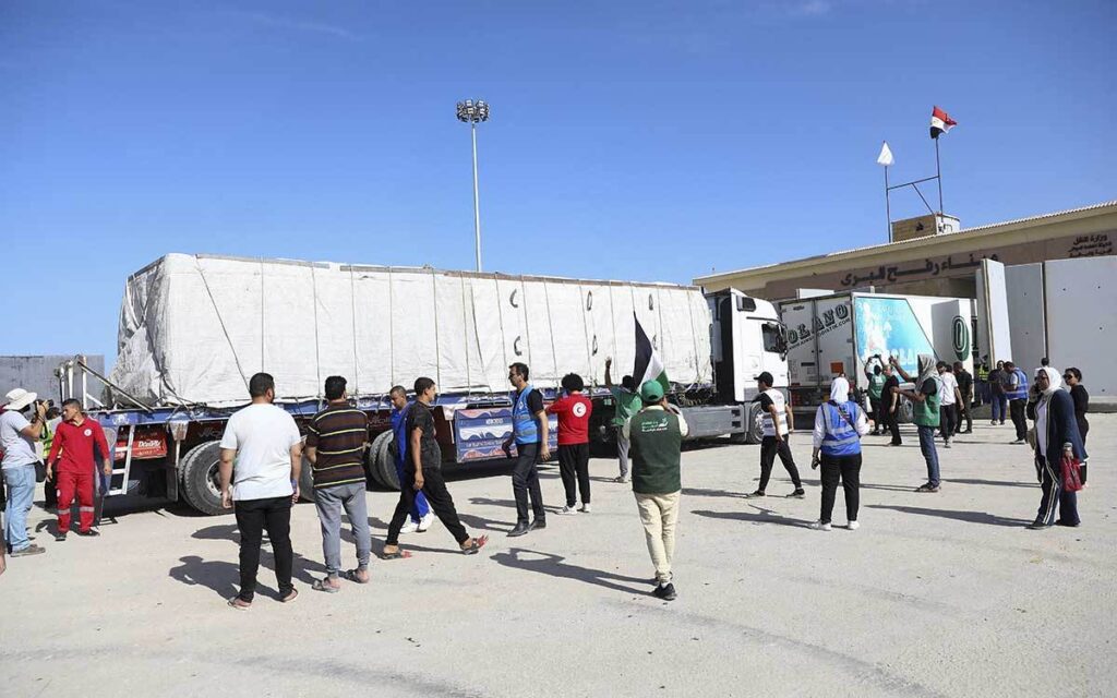 Entra la segunda tanda de ayuda humanitaria a Gaza a través del paso con Egipto