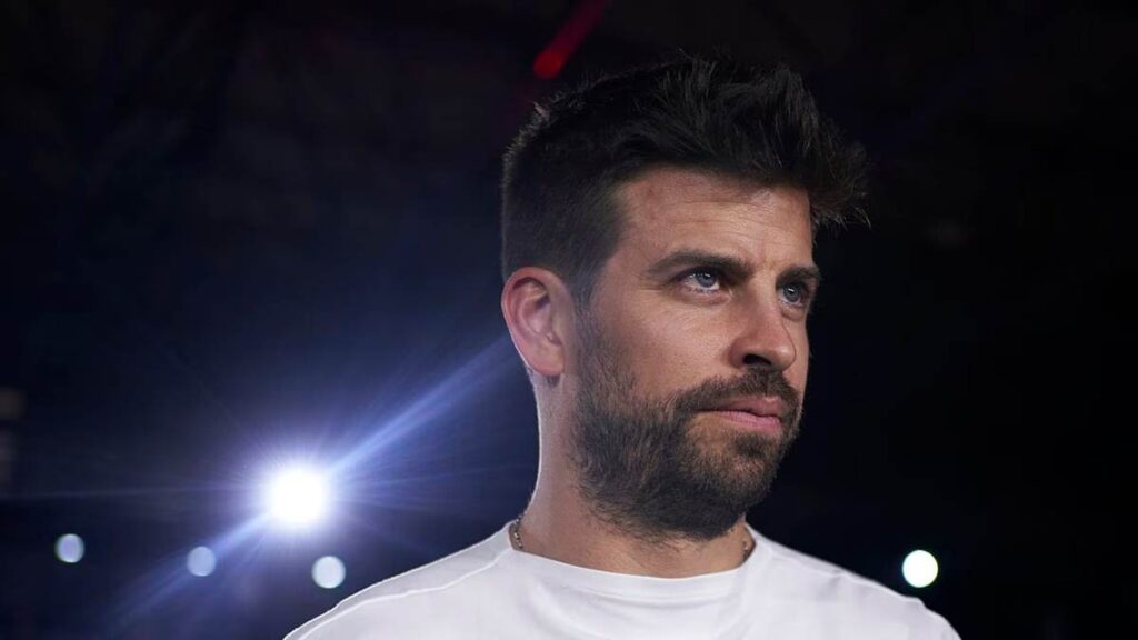 Así fue la aparatosa caída de Gerard Piqué (VIDEO)