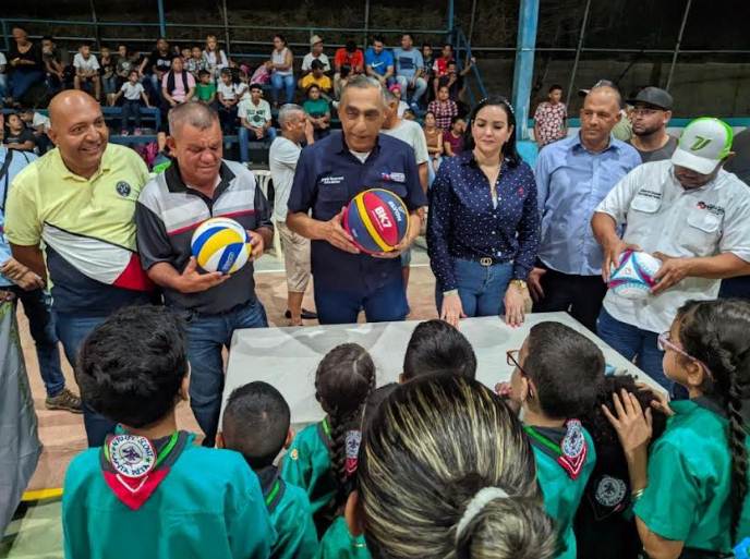 Alcalde Alenis Guerrero entregó cancha rehabilitada a la Fundación Scout (Fotos)