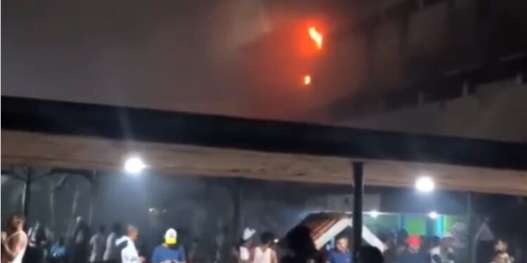 Las IMPACTANTES imágenes dentro y fuera del penal de Tocuyito tras la toma del recinto por parte de cuerpos de seguridad (Videos)