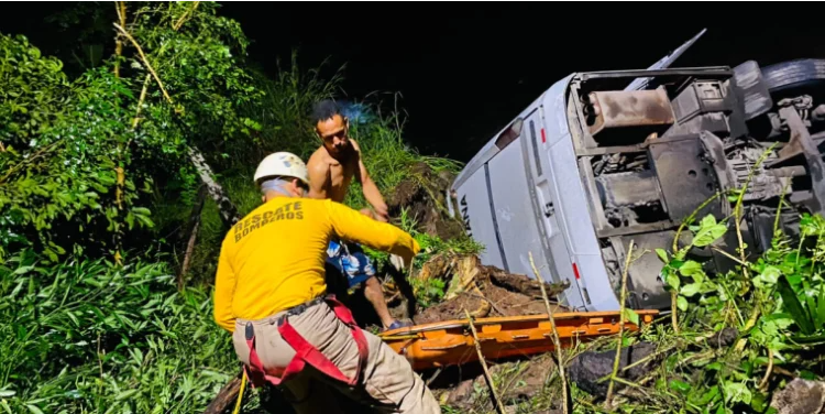 Al menos 18 migrantes venezolanos heridos en un accidente de bus en Honduras (LISTA)