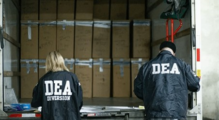 ¡INSÓLITO! La DEA halló fábrica de fentanilo cerca de otra guardería en Nueva York: tercer caso en menos de un mes
