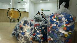 Alcaldía de Maracaibo entrega a Fundanica primer lote de tapas plásticas del programa ‘Destapando la Solidaridad’