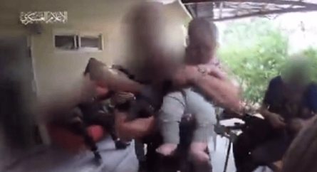 Hamás publica estremecedoras imágenes con bebés y niños que secuestraron en Israel (VIDEO)