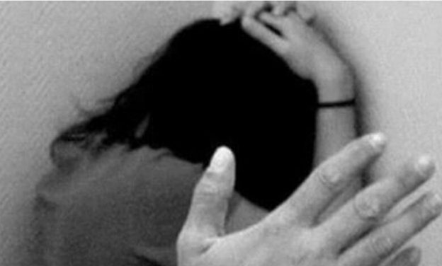 Apuñaló a su mujer y al creerla muerta intentó quitarse la vida