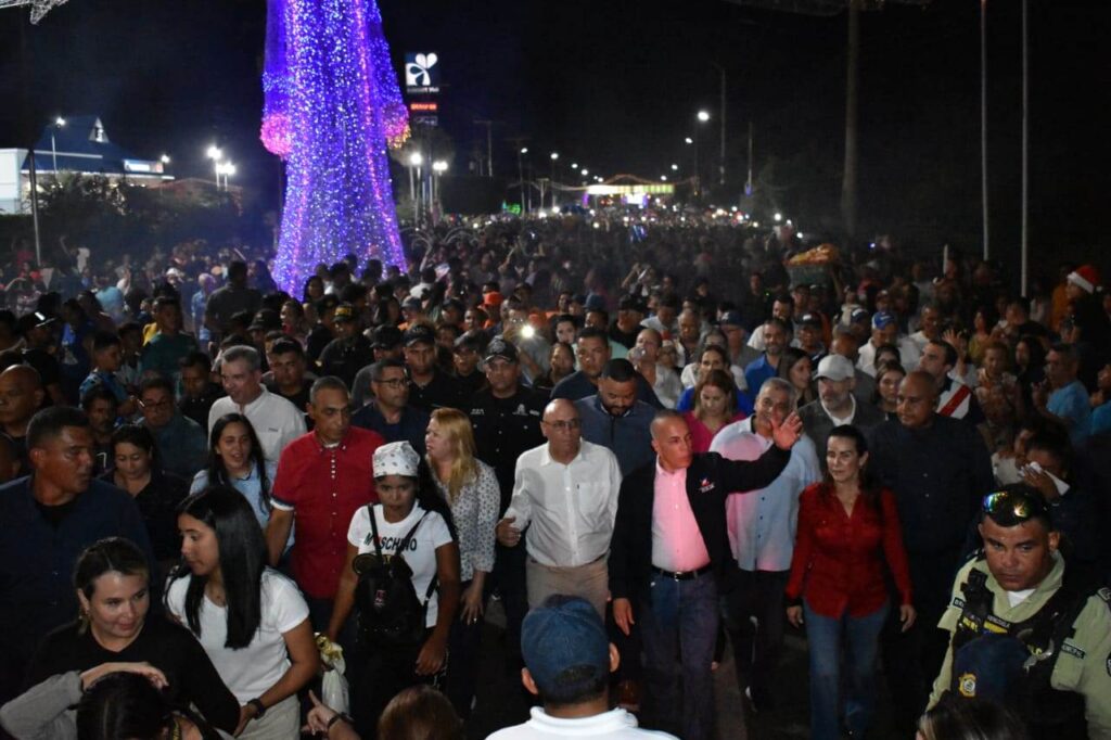Gobernador Rosales y Alcalde Nabil Maalouf encendieron la Navidad en Cabimas (FOTOS)