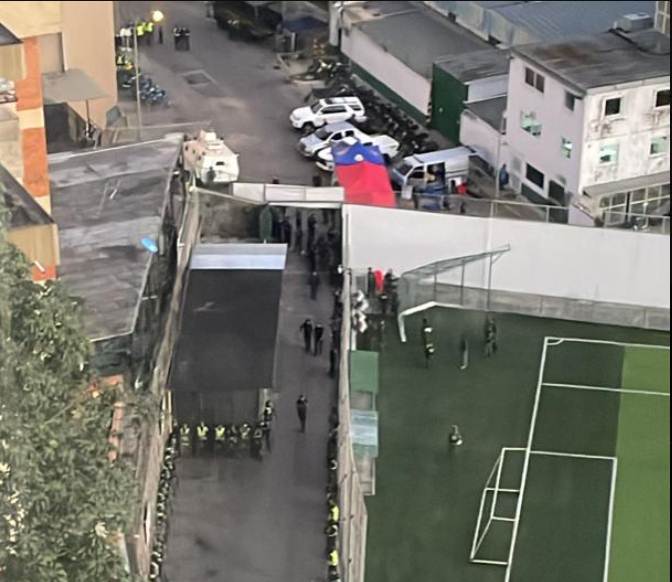 Reportan situación irregular en colegio de El Marqués (FOTOS)