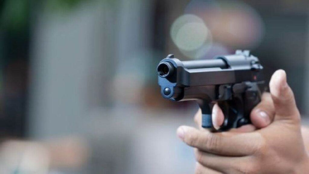 Ladrones asesinan a un hombre y disparan contra su familia