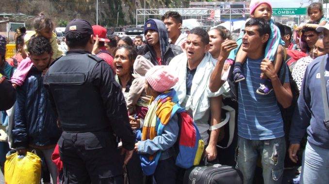 Ecuador activa protocolos para proteger a venezolanos de la xenofobia