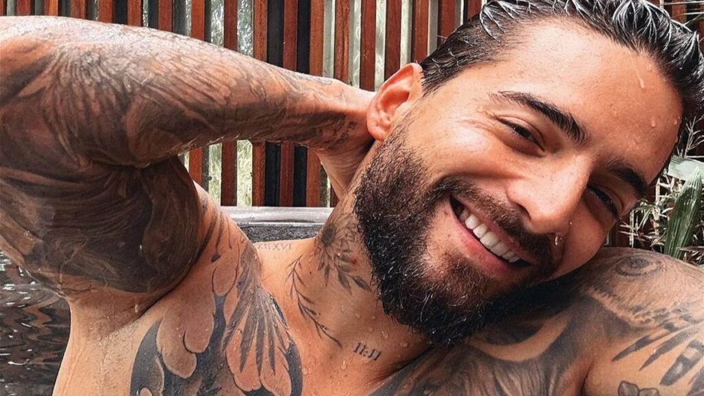Maluma encendió las redes sociales con sus fotos navideñas