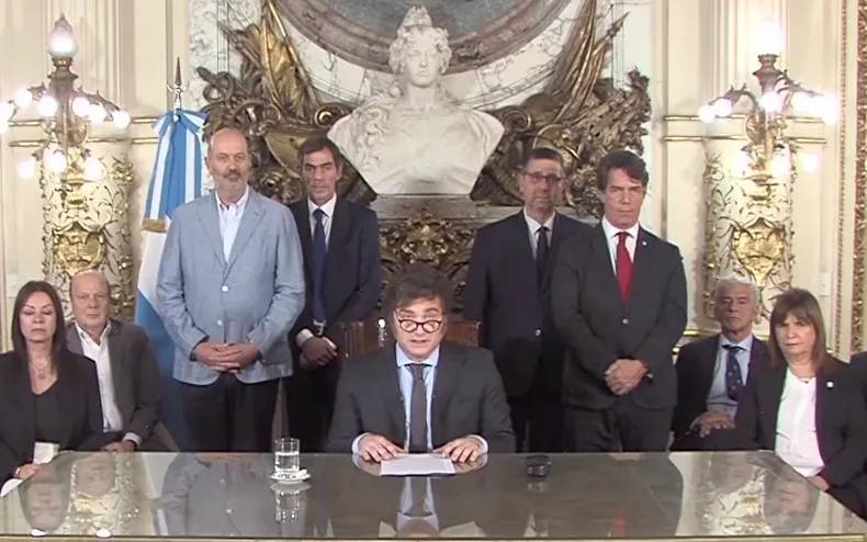 Javier Milei anuncia megadecreto para la desregulación de la economía: Derogará leyes y privatizará todas las empresas estatales (Detalles)