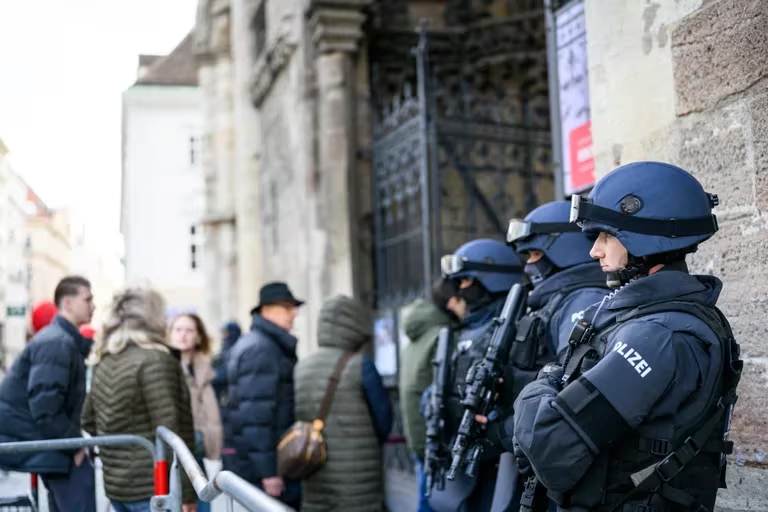 Detienen en Austria a tres personas por una amenaza terrorista en Navidad y Francia permanece en “extrema vigilancia”
