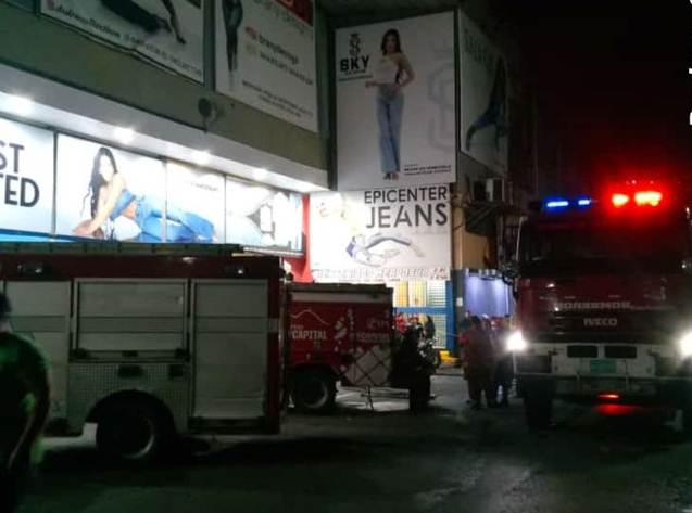 CARACAS: Un incendio afectó siete locales en el mercado Merposur de El Cementerio (DETALLES)