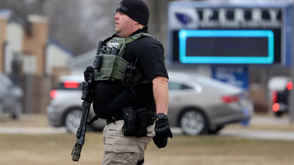 EEUU: Tiroteo en escuela de Iowa habría dejado un muerto y tres heridos