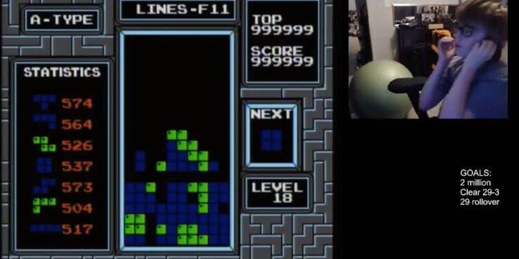 Un niño estadounidense de 13 años vence a Tetris por primera vez en la historia (Video)