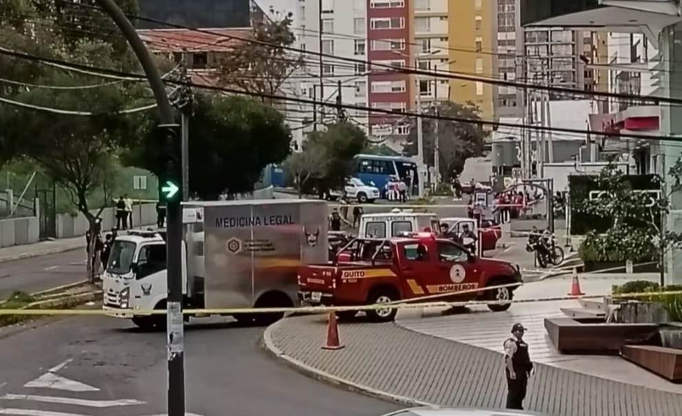 Drama en Ecuador: funcionario judicial cayó al vacío un día después del asesinato de un fiscal