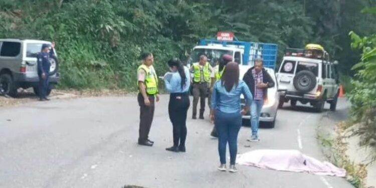 BARINAS: una joven murió en extrañas circunstancias al caer de un camión en movimiento (Detalles)