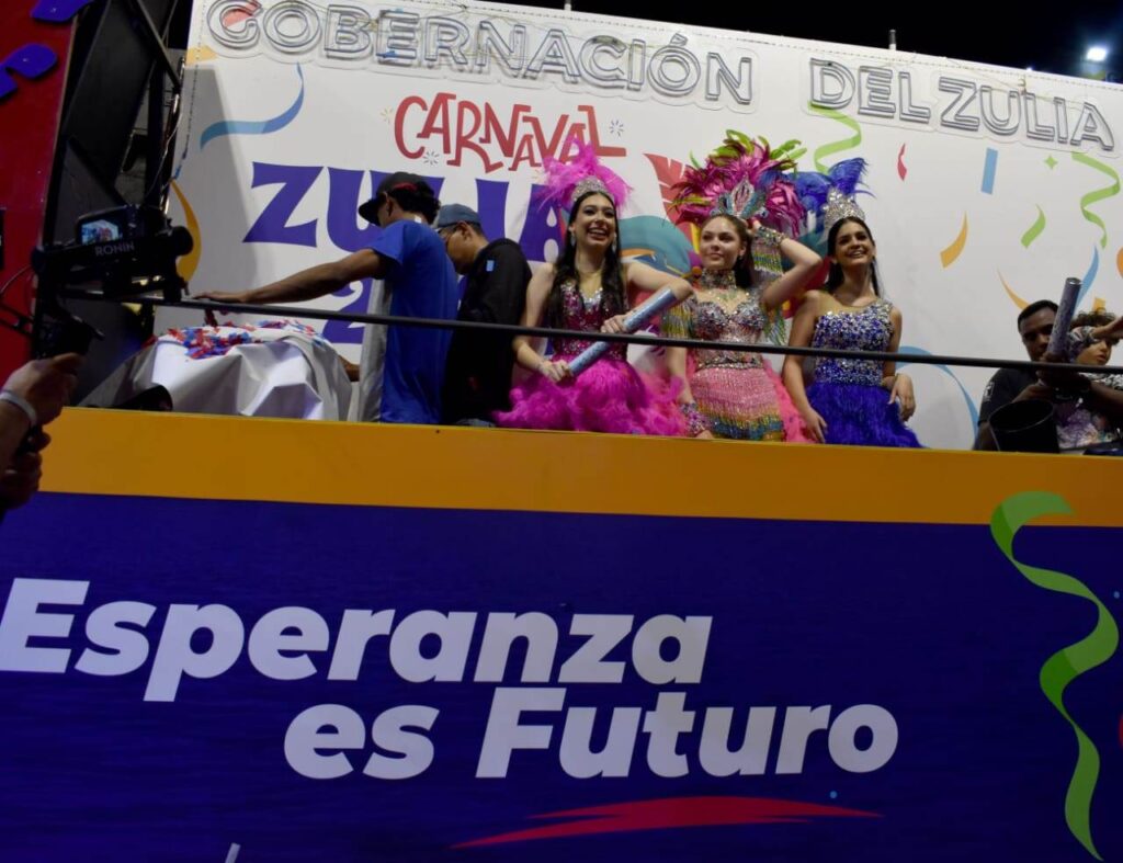 Desbordada de alegría, color y música 5 de Julio por El Gran Desfile de Carnaval 2024 (FOTOS)