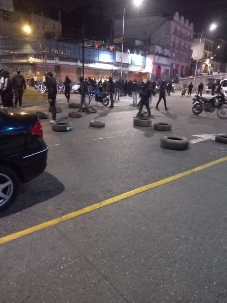 Reportan situación irregular en la Redoma de Petare (FOTOS Y VIDEOS)