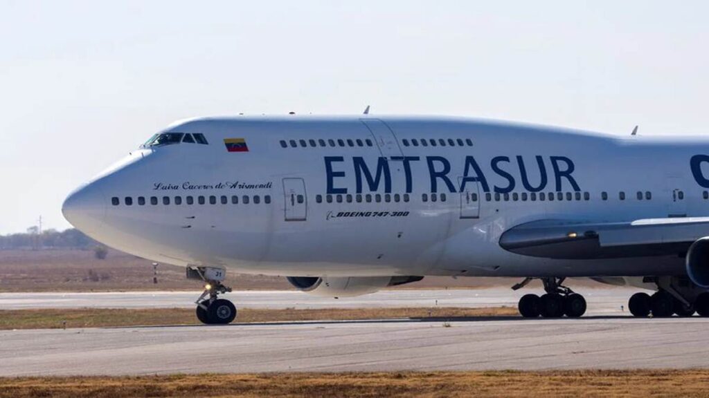 Presidente Maduro prohibió que los aviones argentinos pasen por el espacio aéreo venezolano