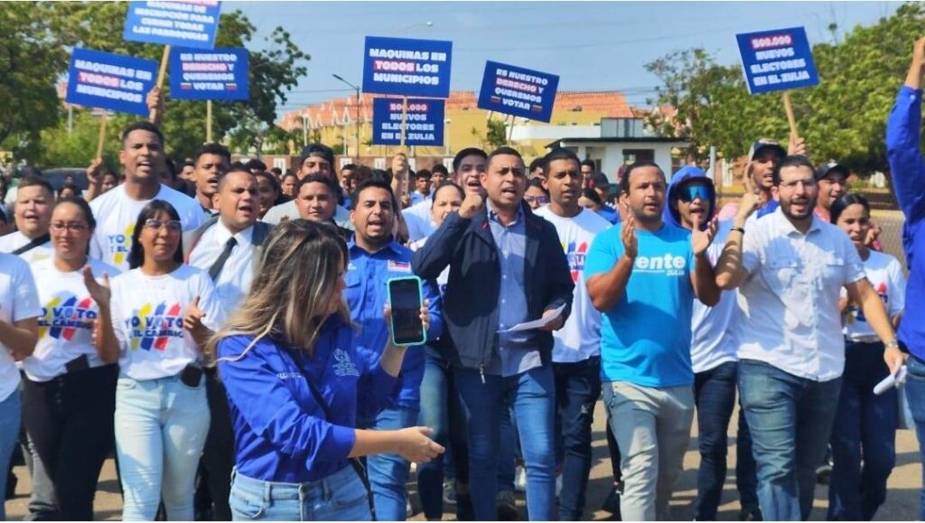 Más de 500 mil jóvenes en el Zulia no están inscritos en el Registro Electoral: piden al CNE extender el horario de inscripción (FOTOS)