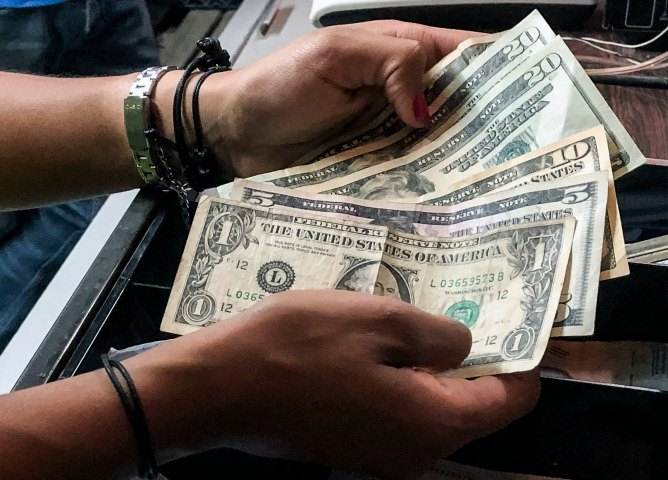 Propuesta de incremento del salario mínimo a 200 dólares tiene sustento macroeconómico, según economista