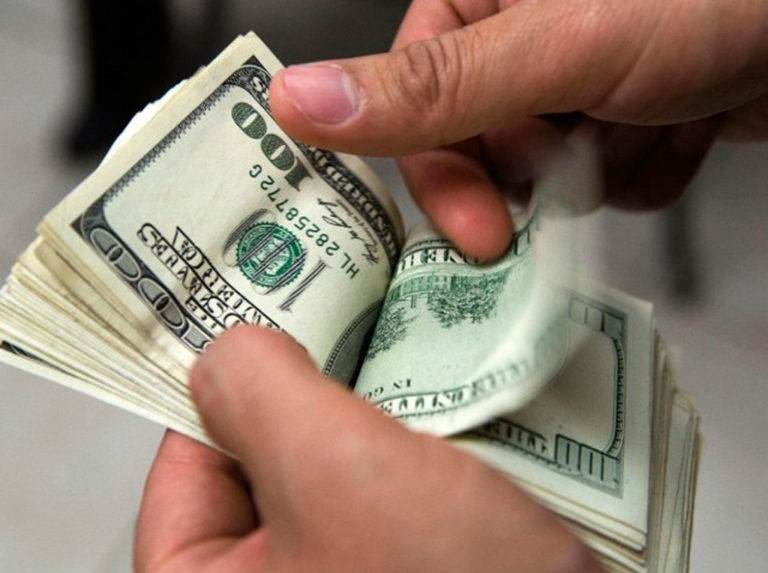 ¿Habrá un aumento del salario mínimo o seguirán los ajustes de los bonos en este 2024?