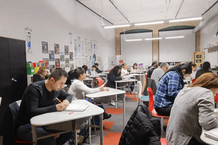 Más migrantes venezolanos en Chicago realizan esta actividad con la esperanza de encontrar trabajo