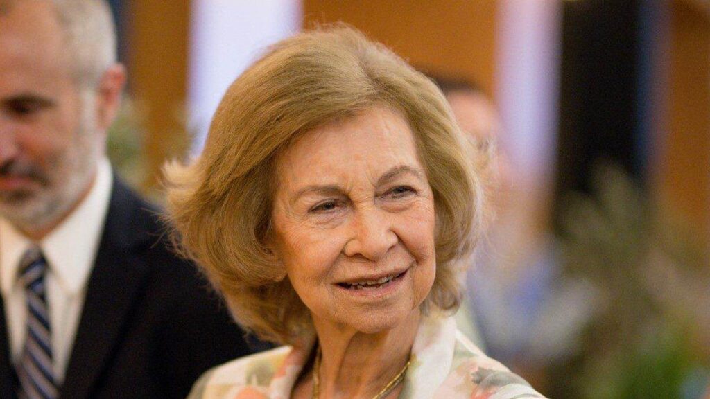 Hospitalizan en Madrid a la reina Sofía por infección urinaria